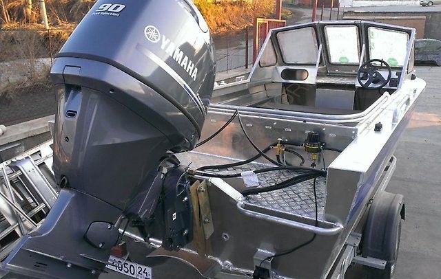 Алюминиевая моторная лодка RusBoat 47 JET под подвесной водомет