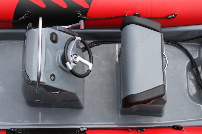 Надувная лодка ZODIAC PRO 500 TOURING PVC BLACK LIGHT GREY TUBE - WHITE HULL