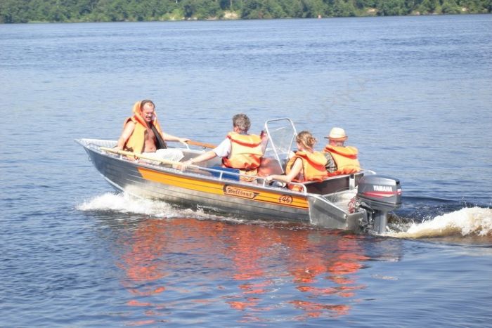 Алюминиевая лодка Wellboat 46 консоль