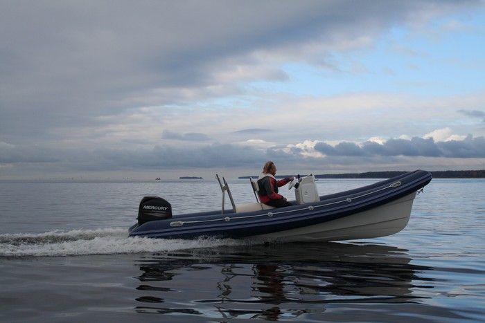 Надувная лодка РИБ Lima Аврора 5.8