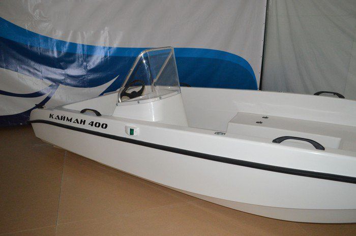 Пластиковая лодка Антал Кайман 400